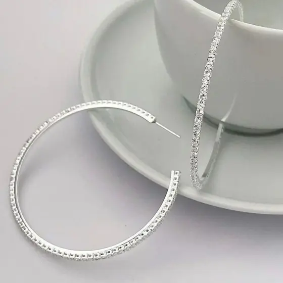 Brinco de Argola com Strass – Leve, Sofisticado e Perfeito para Qualquer Ocasião!