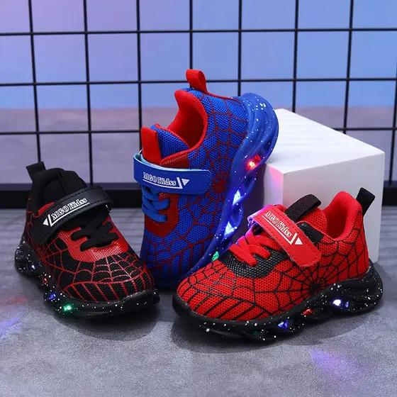 2026 Novo Estilo tênis infantis meninos estudantes casuais sapatos de placa alta meninas sapatos de bebê LED sapatos