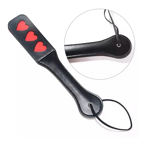 Chibata Palmatória Em Couro Sintético Com 2 Coraçao Coleção Fetiche Erótico BDSM CBT-03