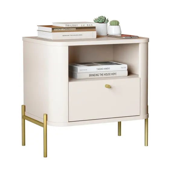 Mesa de Cabeceira Curva Gaveta 1 Nicho Pés e Puxadores em Metal 45cm Tucupí Bege Offwhite/Dourado Off White/Dourado