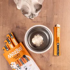 Meeba! Petisco para Gatos Tipo Churu Alimento Úmido Hidratação Snacks Natural Cremoso Frango 4 Sachês 14g