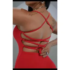 Vestido com fenda lateral detalhe cruzado nas costas, tecido anarruga possui bojo veste do 36 ate o 42