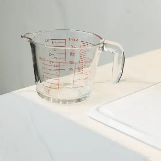 Jarra Medidora Lyor de Vidro com Marcação em Vermelho 660ml para Cozinha Receitas Culinária Mesa Posta Decoração Prática