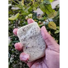 Sabonete Clareador Artesanal – Dolomita, Argila Branca, Camomila e Erva Doce 🌿✨