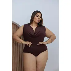 BLUSA BODY REGATA BORI MAIO COM FECHO BABADO GOLA SOLTINHA PLUS SIZE DECOTADO CREPE