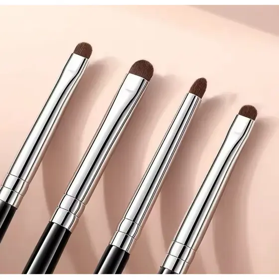Kit 4 Pincéis de Maquiagem Detalhe Precisão e Acabamento Profissional