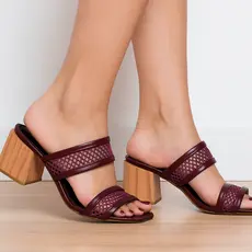 Tamanco Feminino Vinho em Tela com Salto Bloco Amadeirado 5,5 cm  Estilo Atemporal com Toque Artesanal!