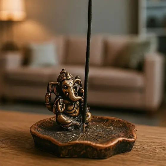 Porta Incenso Ganesha em Resina Dourada – Decoração Espiritual e Aromaterapia