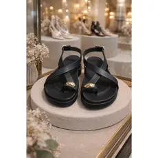 Sandalia feminina birken elegante com tiras cruzadas e Enfeite no dedão