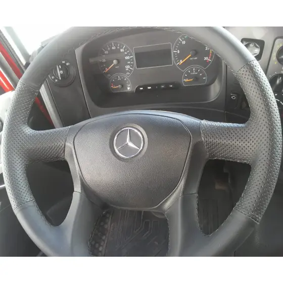 capa de volante costurada atego - acelo