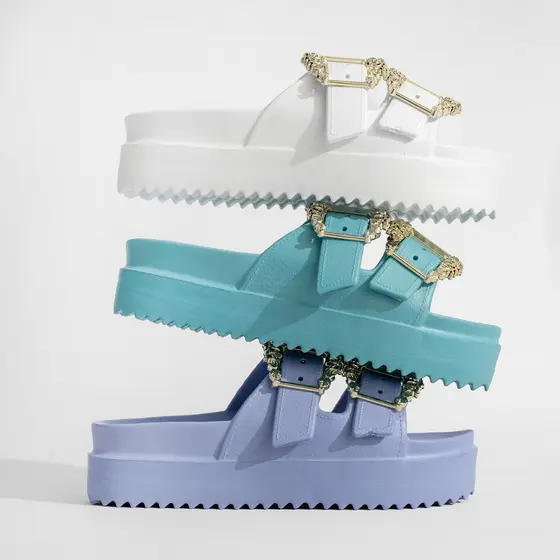 Sandália Birken Feminina Plataforma Colorida Fivela Dourada Conforto Leve Moda Praia