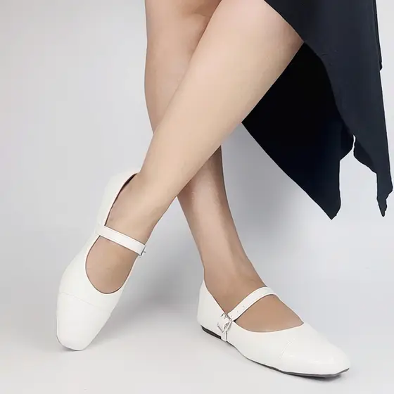 Sapatilha Boneca Feminina Branco com Fivela Calcado Mocassim Mulher Moda Bota Sandalia Chinelo