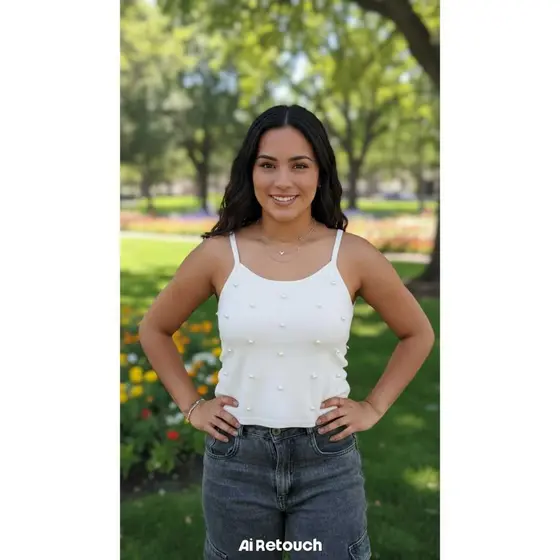 blusa com alça com perolas .