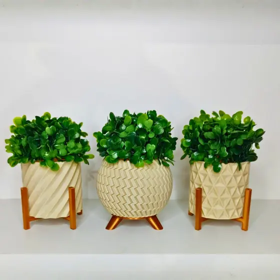 Trio De Vasos com Plantas Artificiais