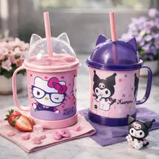 Caneca Infantil Ludica Com Canudo E Tampa 360ml Personagem Hello Kitty & Kuromi Lembrancinha Festa