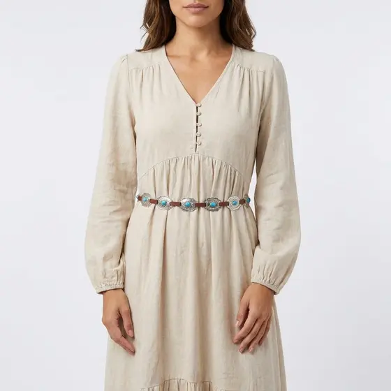 Cinto Feminino de Couro com Apliques Metálicos