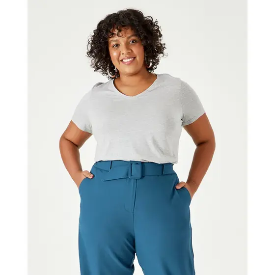 Blusa Básica Feminina Plus Size Decote V Em Meia Malha AntiOdor