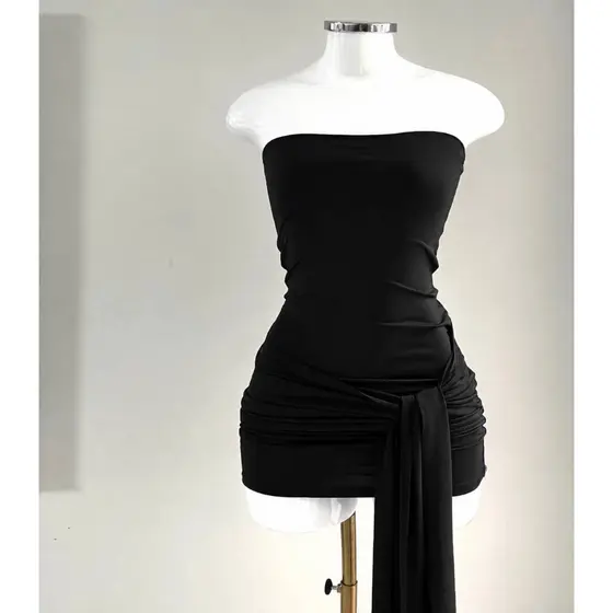 Vestido drapeado feminino curto com amarração lateral e forro no busto suplex premium (CHICA)