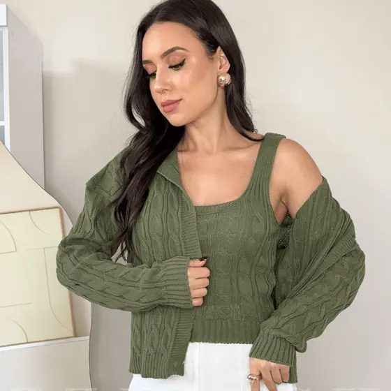 Conjunto Casaco Feminino de Tricô Cardigan com Botões e Tranças + Regata Tricot Twin set de Frio