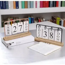 Calendário de Mesa Decorativo com Plaquinhas Preto/Dourado Permanente Escritório