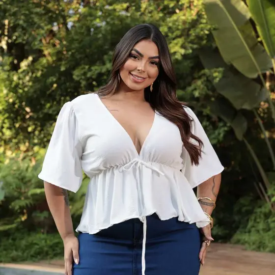 Blusa Feminina Peplum Decote V Manga Flare com Amarração Frontal Elegante Tecido Leve Moda 2026