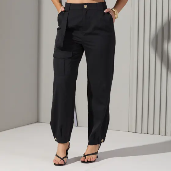 Calça Feminina Jogger Street Ampla Bolsos Funcionais Cintura e Bainha com Elástico