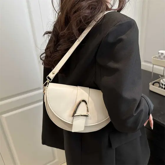 Bolsa feminina de ombro baguete pequena com alça transversal removivel elegante envio rapido