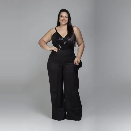 Macacão Pantalona De Alcinha E Detalhe Paetê Plus Size Festa