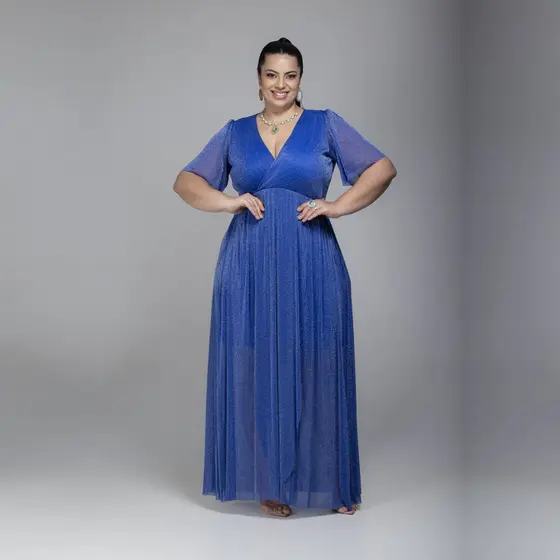 Vestido Longo de Madrinha Elegante com Brilho Suave e Decote Transpassado – Caimento Fluido e Sofisticado