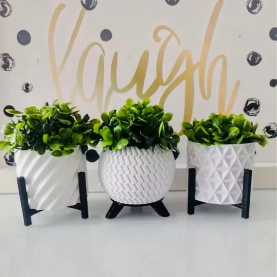 Kit 3 Vasos Cachepô com Plantas Artificiais - Buchinho - Decoração Moderna - Decoração  -Vasos. Oi