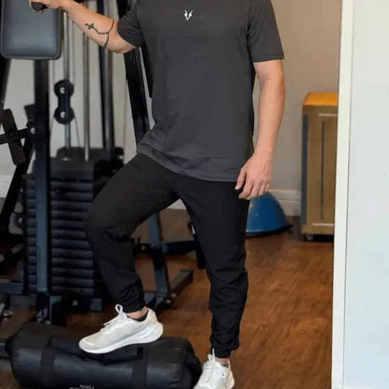 Calça Jogger Masculina com Elástico no Punho Elástico na Cintura e Bolsos Laterais