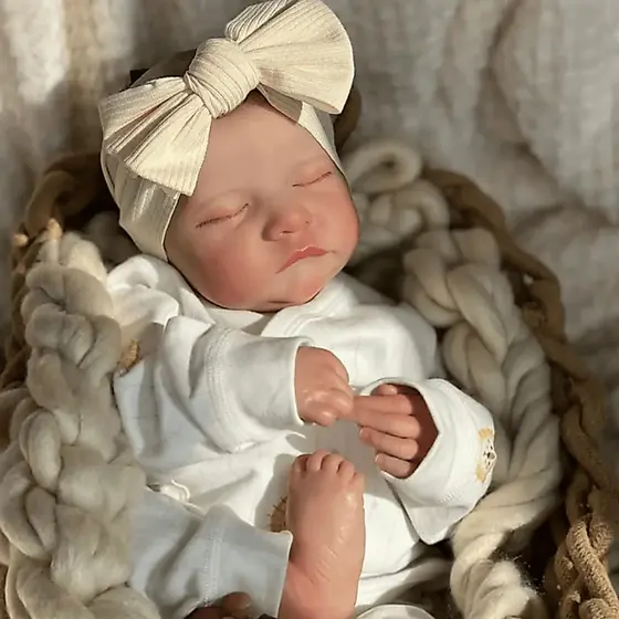 Boneca Reborn Bebê Realista em Vinil Siliconado com Olhos Fechados Pode Tomar Banho Envio Imediato