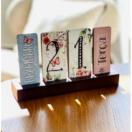 Calendário de Mesa Decorativo Permanente Madeira Enfeite Mesa Escritório com Plaquinhas