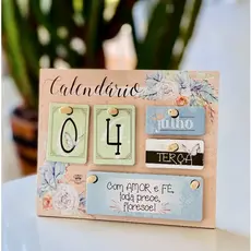 Calendário Decorativo Permanente de Madeira com Plaquinhas