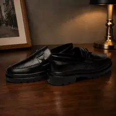 Santorini Class Elegância Masculina com Acabamento Blaqueado e Sola Alta
