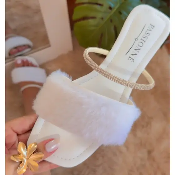 Sandália Feminina Rasteirinha Confortável Branca Com Pelúcia e Strass 33 ao 43 Pronta Entrega