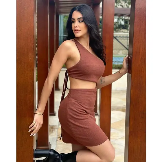 VESTIDO BABY CURTO COM CORDÃO DE REGULAGEM NAS COSTAS SUPER ELEGANTE