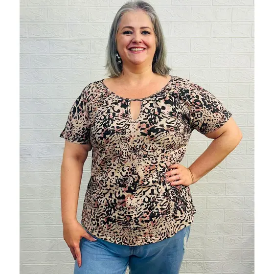 Blusa Feminina Plus Size Estampada Moda Manga Japonesa Detalhe Gola V