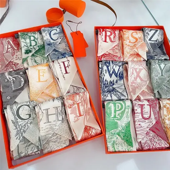 Laço com lenço de seda 26 letras lenço de seda lenço de cabelo com de cabeça decorativo amarrado Bolsa flâmu