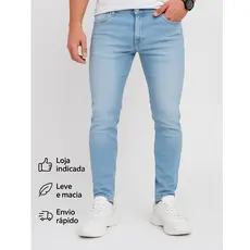 Calça jeans skinny masculina, em denim azul claro, modelo básico slim fit, calça de moda casual
